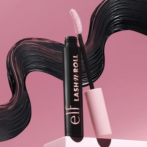 Lash N' Roll Mascara lifestyle image in black