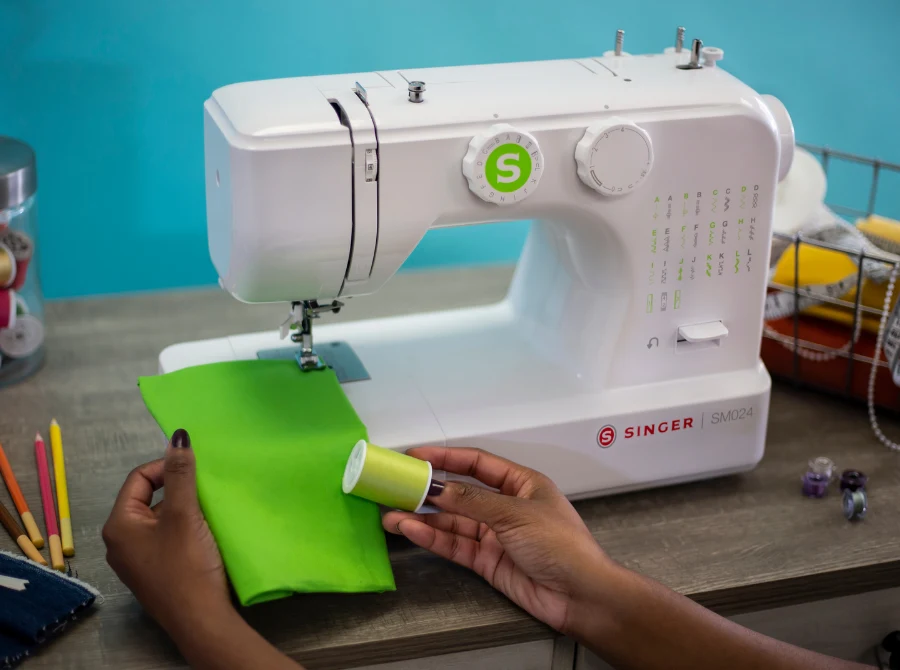 SINGER® 5400 Sew Mate Computerized Sewing Machine with 154 Stitch