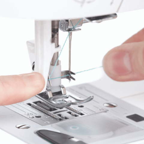 SINGER® 5400 Sew Mate Computerized Sewing Machine with 154 Stitch  Applications