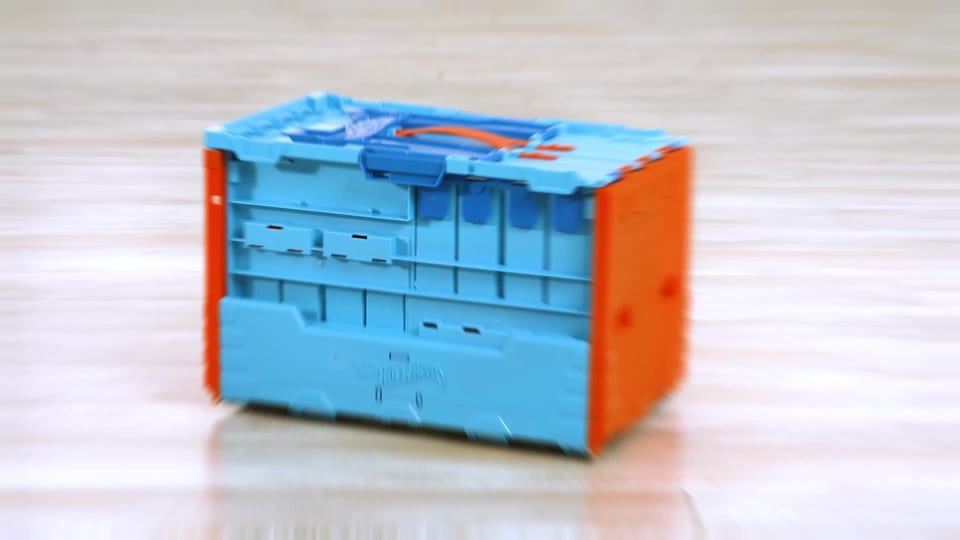 thumbnail video image 2 of Hot Wheels Race Crate with 3 Stunts in 1 Set Portable Easy Storage Ages 6 to 10, 2 of 7