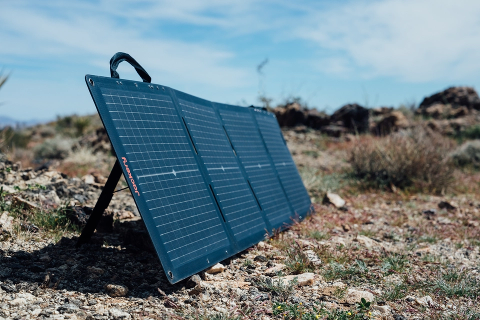 Solar Generator 1000 Plus Kit Lifesyle