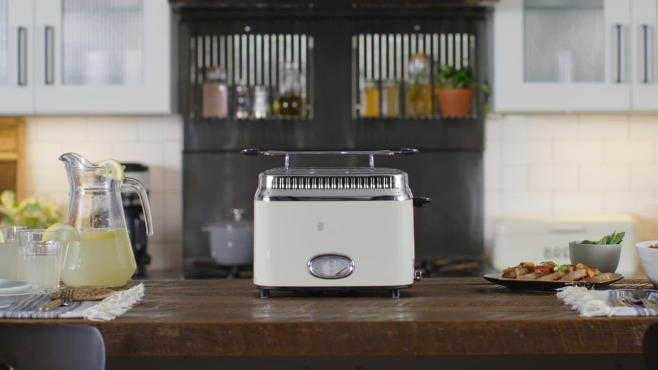 Russell Hobbs Retro Style 2Slice Toaster, Heavenly Blue, TR9150BLR