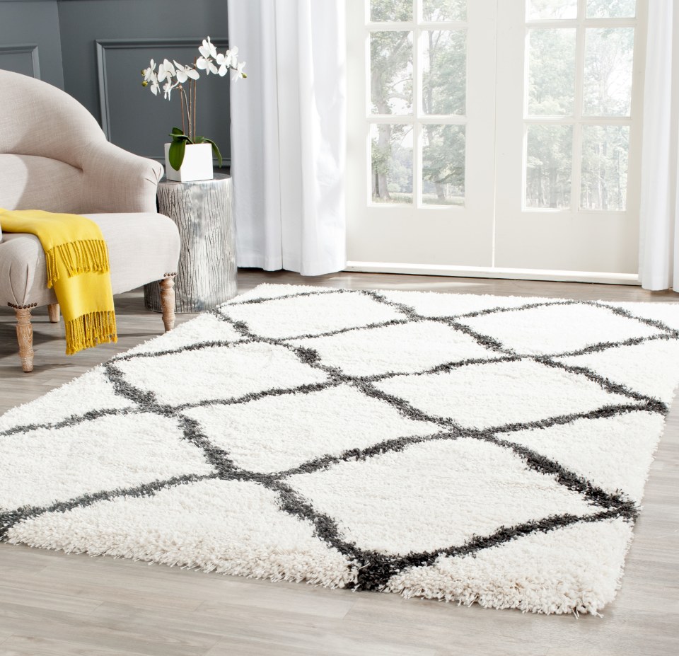 Safavieh Belize Lakin Shag 2 x 11 Ivory/Charcoal Indoor Geometric Moroccan Runner Safavieh Belize Lakin Shag 2 x 11 Ivory/Charcoal Indoor Geometric Moroccan Runner