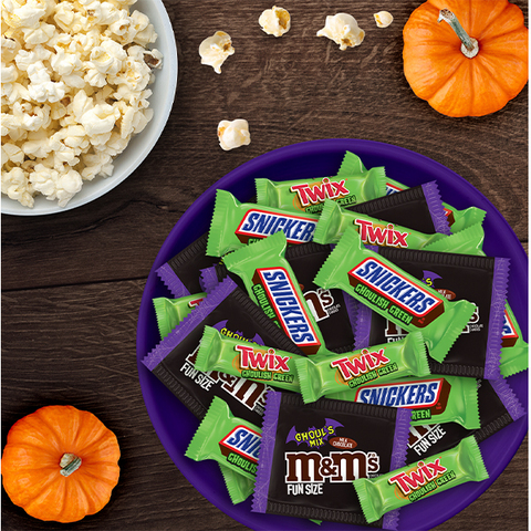 M&M'S & Snickers & Twix Ghoulish Green Chocolate Halloween Candy Variety  Pack, 30 ct/16.33 oz - Harris Teeter