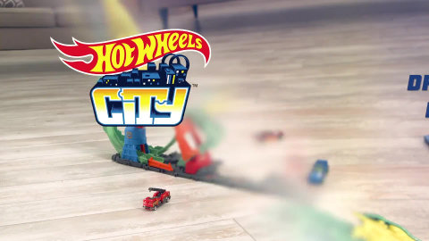 Hot Wheels Toy Car Track Set City Dragon Drive Firefight & 1:64 Scale Toy  Firetruck, Connects to Other Sets