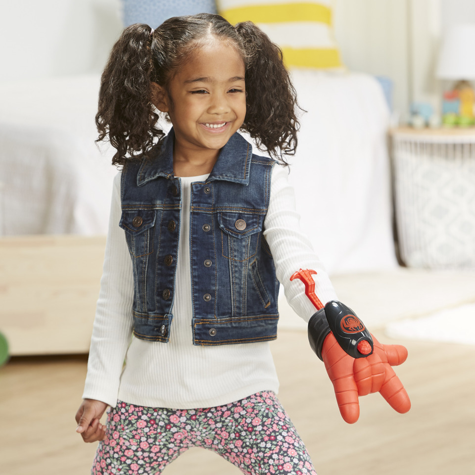 thumbnail video image 2 of Marvel Spidey and His Amazing Friends Miles Morales: Spider-Man Web Launcher, 2 of 12