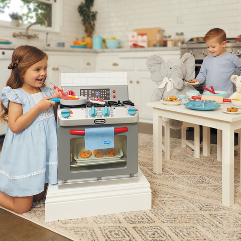 Retro '50s Inspired Oven Realistic Pretend Play Kitchen Appliance