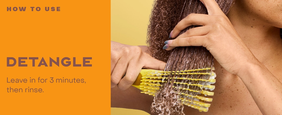 Image of a woman&#39;s hand combing wet curly hair, next to detangling instructions.
