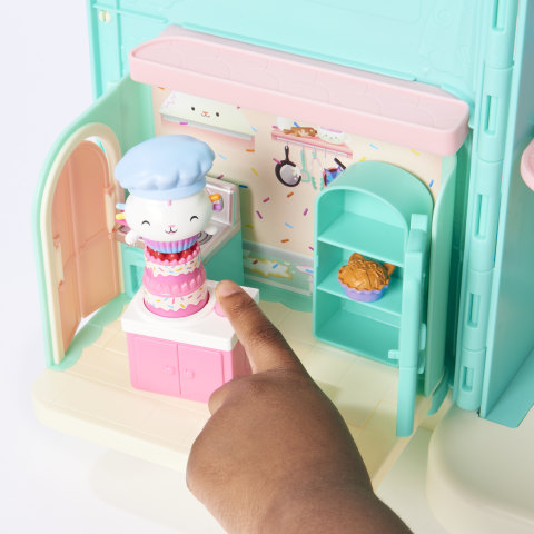 Gabby's Dollhouse, Bakey with Cakey Kitchen Playset with Figure