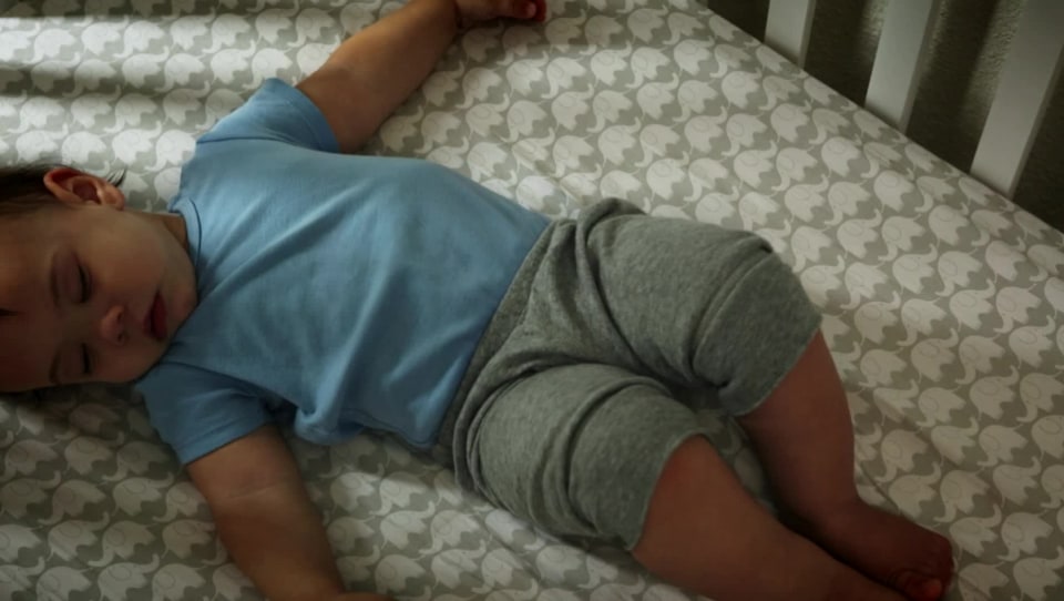 thumbnail video image 2 of VTech Digital Audio Monitor with Ceiling Night Light - TM8212, 2 of 3