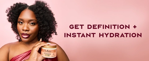 Image of a woman with curly hair holding a smoothie pot, next to text about product's benefits.