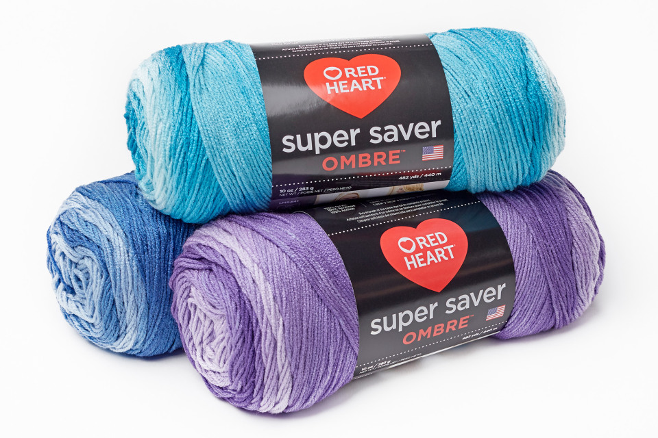 Пряжа цвет красный. Пряжа Red Heart super Saver Ombre. Red Heart super Saver Petal Pink пряжа. Yarn Love: Red Heart super Saver. 7 Пряжа.