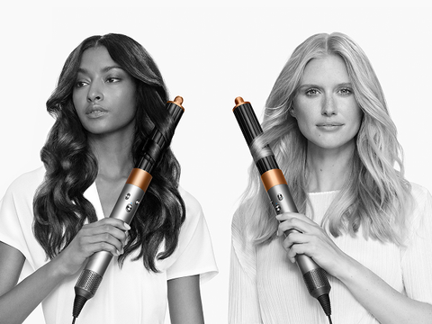 Models using Airwrap Origin to curl hair in both directions