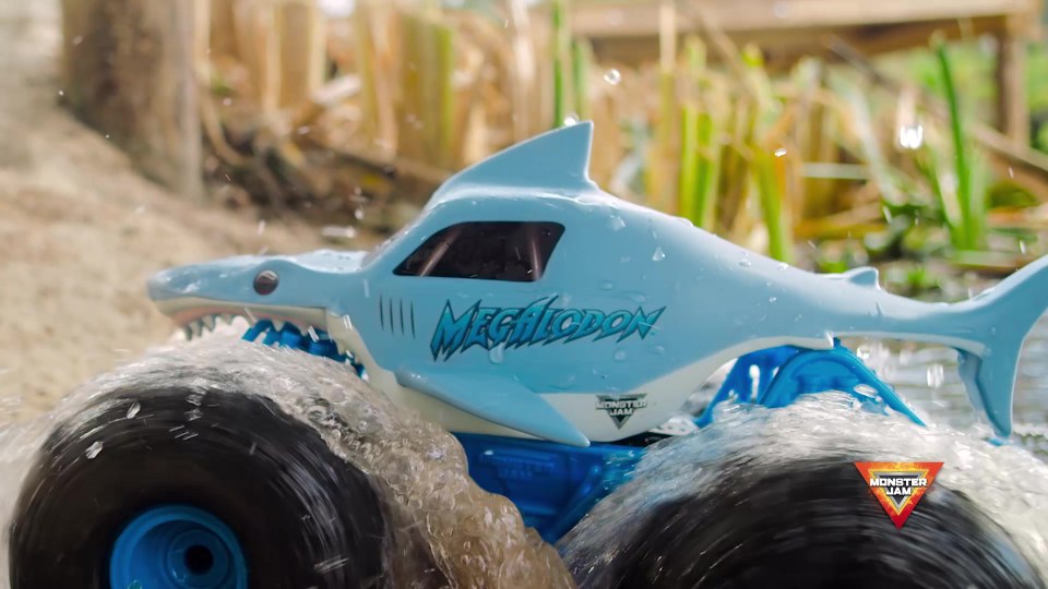  Monster Jam, Official Mega Megalodon All-Terrain Remote Control  Monster Truck for Boys and Girls, 1:6 Scale, Kids Toys for Ages 4-6+ :  Sports & Outdoors