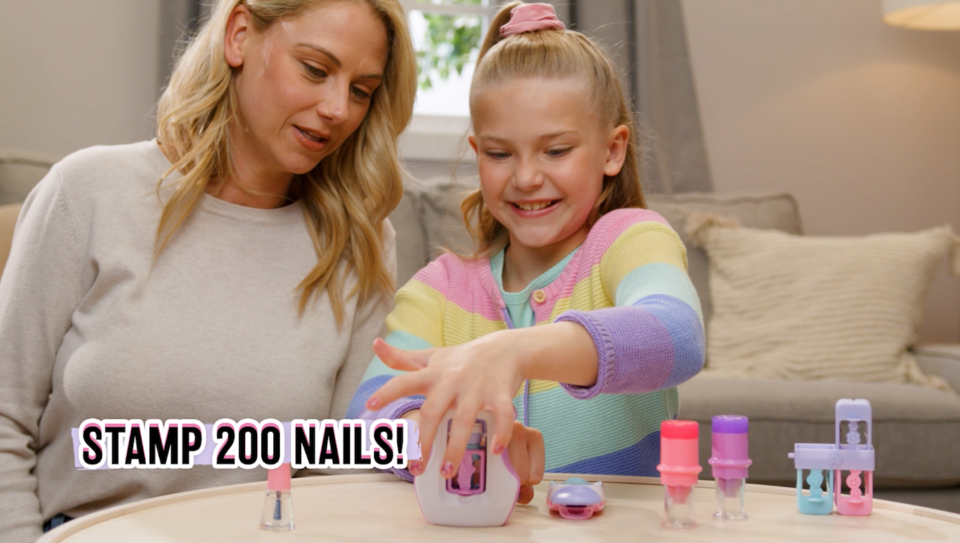 Cool Maker, GO GLAM Nail Art Studio Stamper Toy, Nail Polish