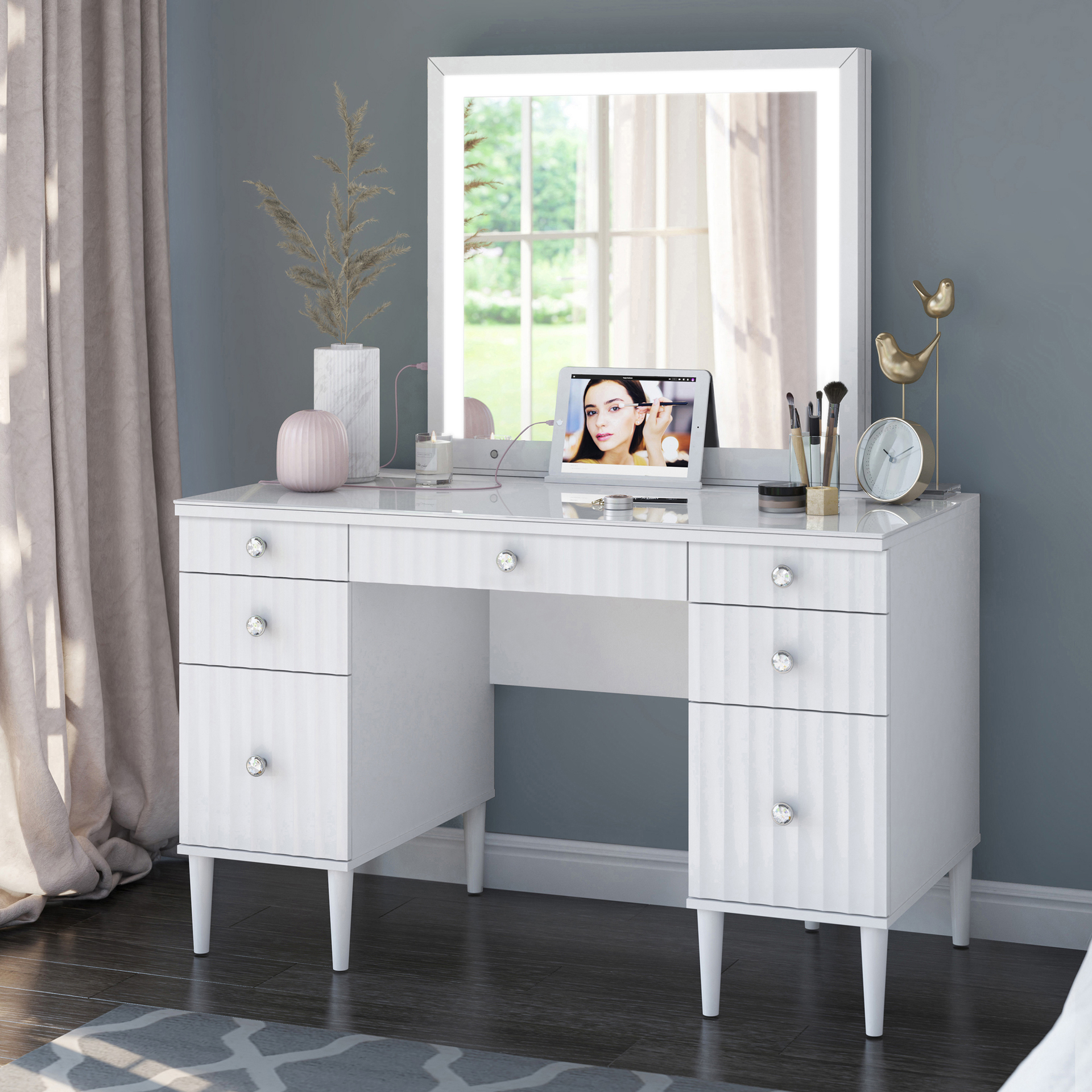 Tresanti Marilyn Vanity with Mirror