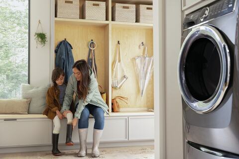 Electrolux 5.2 Cu. Ft. Front-Load Washer - ELFW7637AW | The Brick