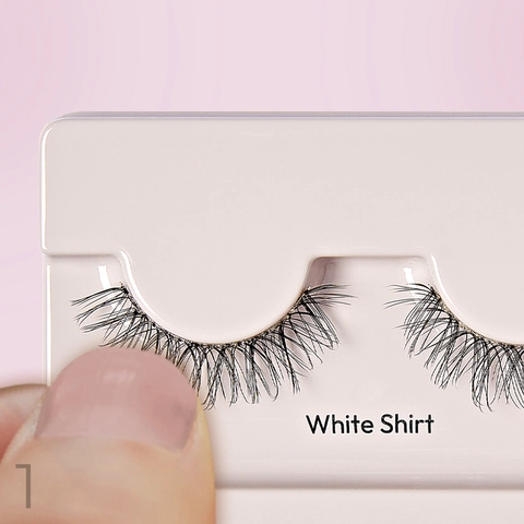 1. Gently remove lash from tray.