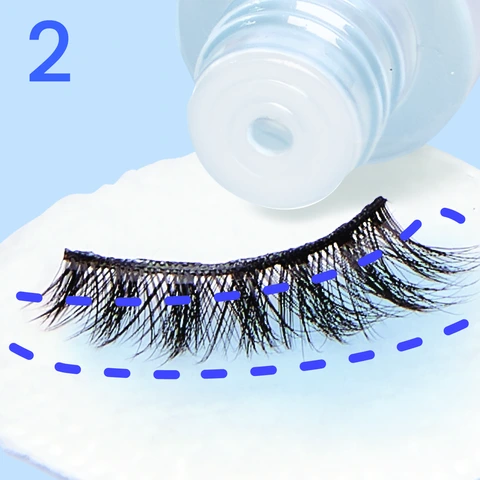 2. Saturate  the lashes with Lash Purify, avoiding the lash band. 