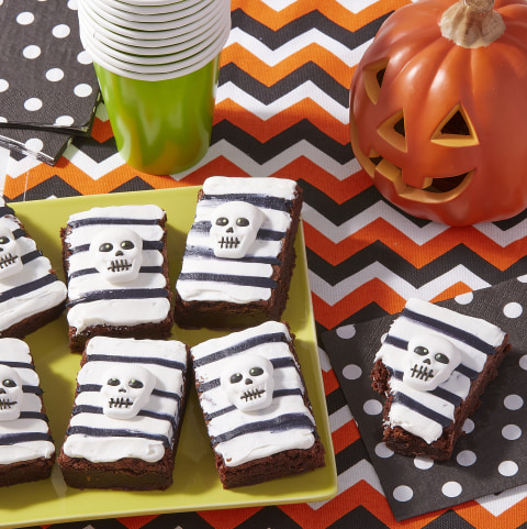 Halloween Coffin Brownies (Wilton skeleton mold demonstration #9/homemade  cookie cutters) 