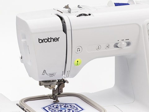 Brother SE600 103 Stitch Sew 4x4 Embroidery Machine USB, 80Designs