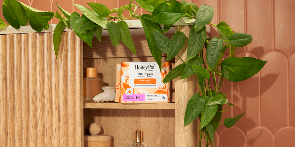 Image of Cotton Comfort Regular Pads in cabinet
