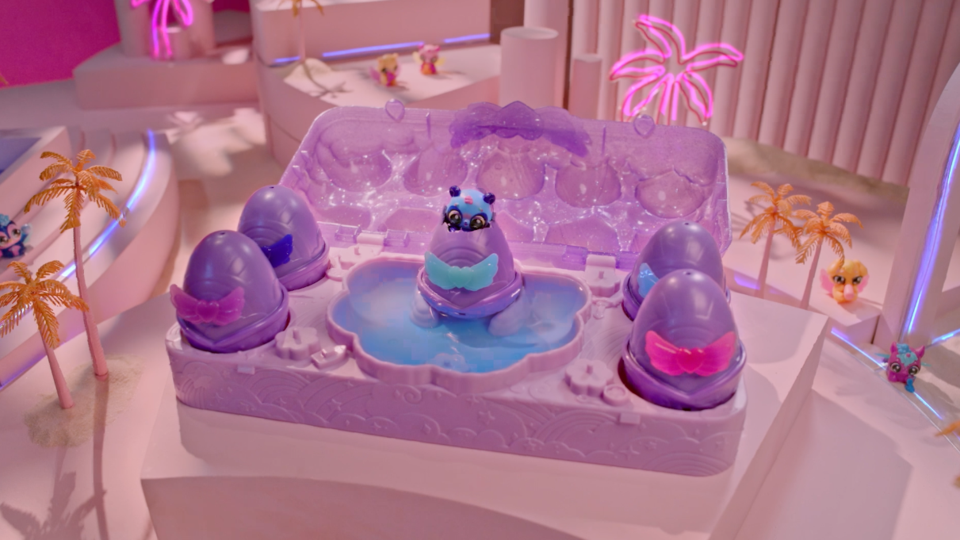 thumbnail video image 2 of Hatchimals Alive, Neon Rainbow Egg Carton with 5 Color Reveal Eggs, 11 Accessories, for Ages 3 and up, 2 of 12