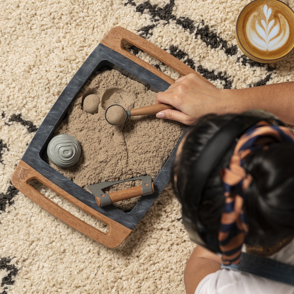Kinetic Sand Kalm Zen Garden for Adults for Relaxing Sensory Play