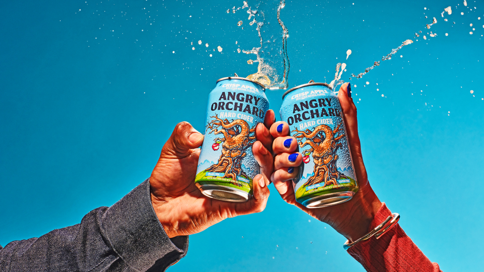 thumbnail video image 2 of Angry Orchard Crisp Apple Craft Hard Cider, 16 fl oz Aluminum Cans, 5% ABV, 2 of 8