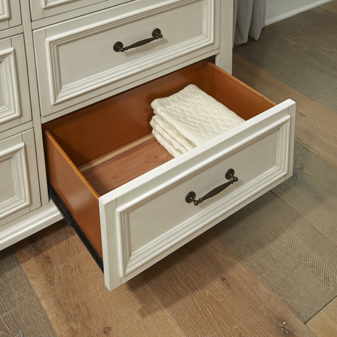 Cedar-Lining in Two Bottom Drawers