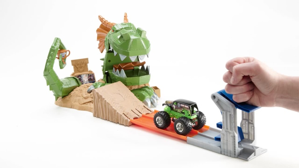  Hot Wheels Dragon Blast Play Set with Launcher for