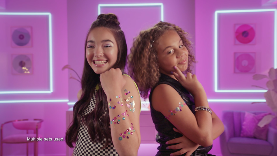 thumbnail video image 2 of Cool Maker, Shimmer Me Body Art with 4 Metallic Foils and 180 Designs, 2 of 10