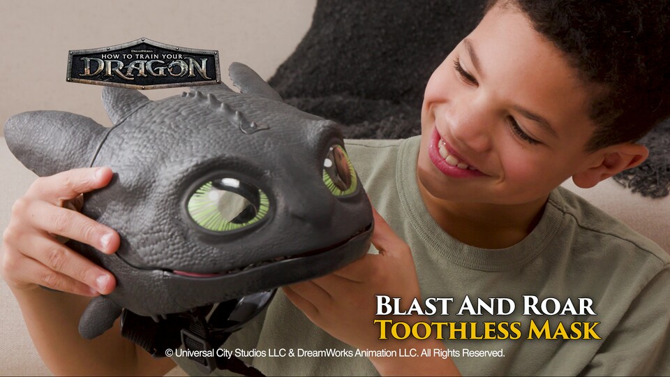 thumbnail video image 3 of Dreamworks Dragons, How To Train Your Dragon, Electronic Blast & Roar Toothless Mask (Unisex), 3 of 13