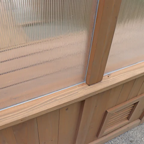 Double-wall polycarbonate windows are strong, durable and provide better insulation over single-wall polycarbonate and deliver superior UV properties and resistance from fading