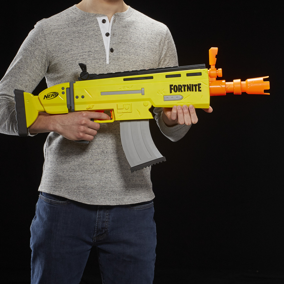 thumbnail video image 2 of Fortnite Nerf Elite Dart Blaster, 20 Official Nerf Fortnite Elite Darts, 2 of 7