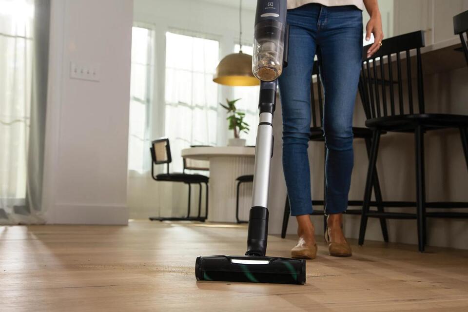 thumbnail video image 2 of Electrolux Ultimate800 Cordless Multi-Surface Vacuum, Denim Blue, 2 of 9
