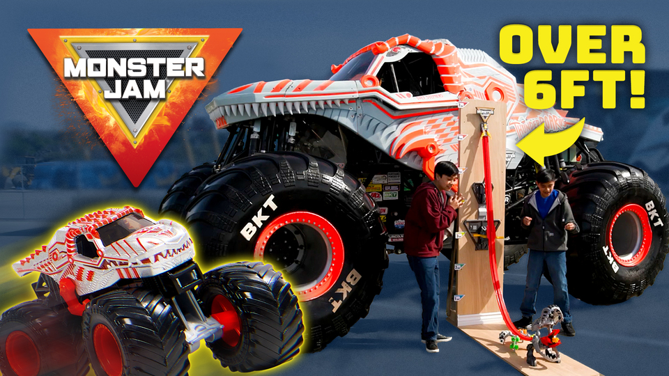 Monster Jam ThunderROARus Drop Playset with Exclusive Monster