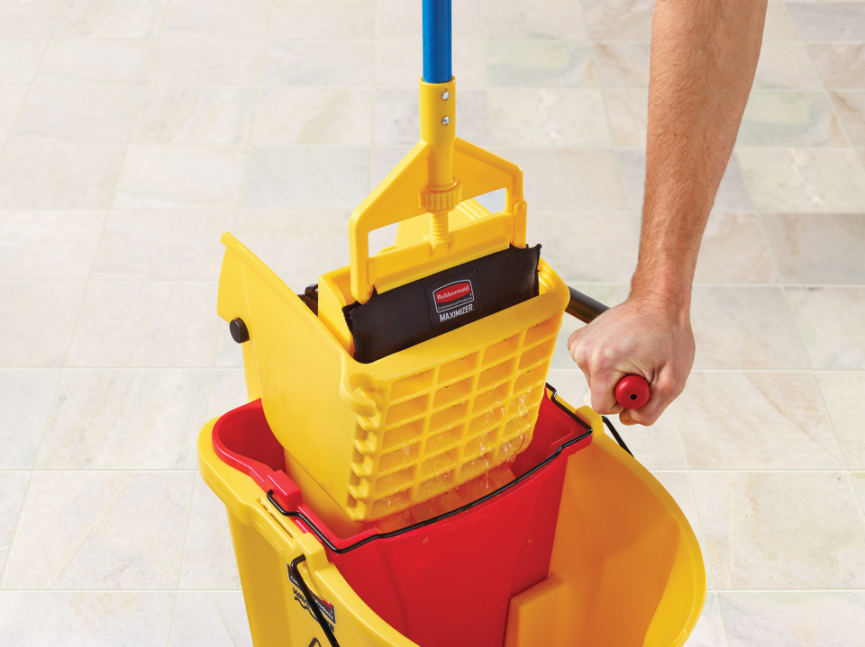 Rubbermaid Commercial Products Wavebrake 26-Quart Commercial Mop Wringer  Bucket Wheeled at