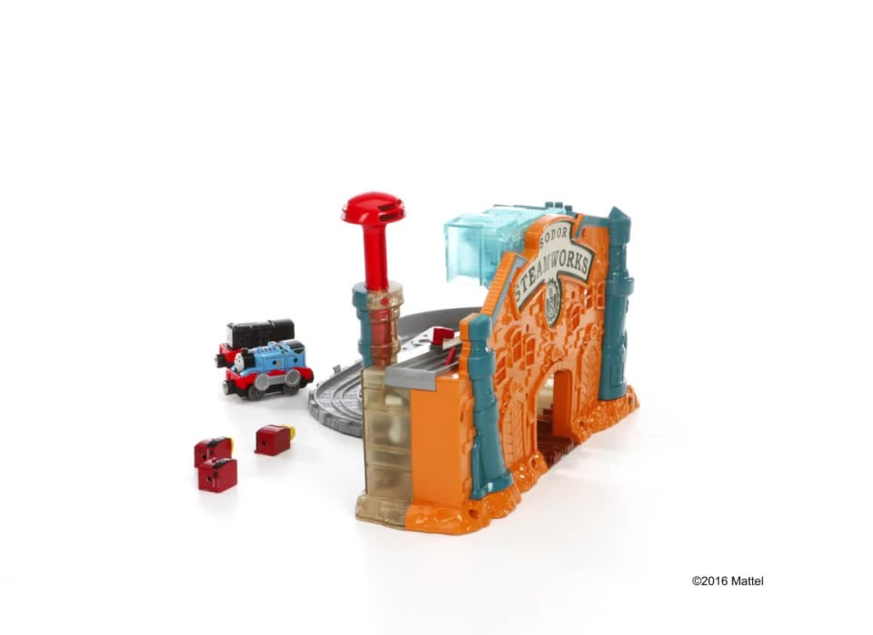 thumbnail video image 2 of Fisher-Price Thomas & Friends Take-N-Play Engine Maker, 2 of 16