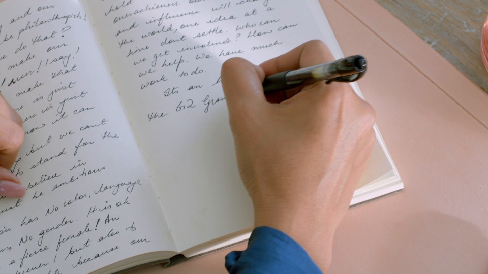 thumbnail video image 2 of Pilot G2 Premium Retractable Gel Ink Pens, Bold Point, 1.0 mm,  Assorted Ink, 8 Pack, 2 of 7