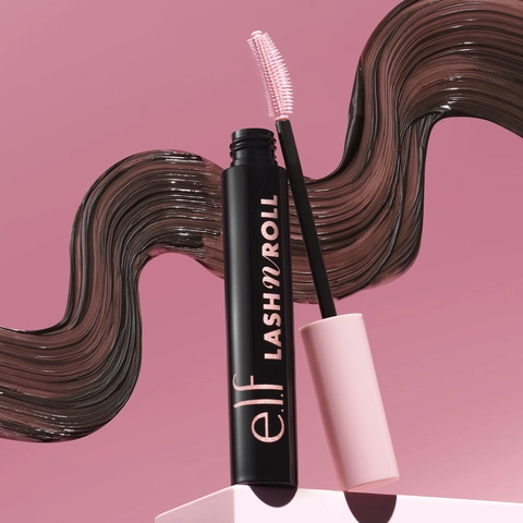 Lash N' Roll Mascara lifestyle image in brown
