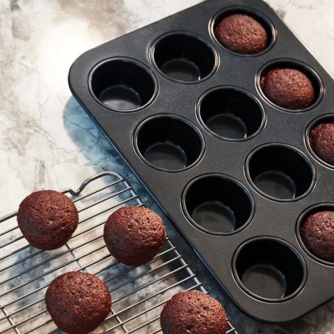 Calphalon Signature Nonstick Bakeware 12-Cup Muffin Pan