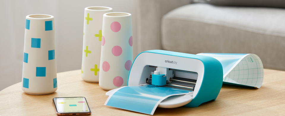 Cricut Joy™ - Ultra-compact Smart Cutting Machine for