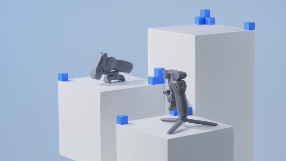 thumbnail video image 6 of DJI Osmo Mobile 3 Smartphone Gimbal Combo Kit, 6 of 10