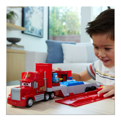 Mattel Disney Pixar Cars Transforming Mack Playset, 2-in-1 Toy Truck &  Tune-Up Station with Launcher, Lift & More, Movie-Inspired Graphics, for  Kids
