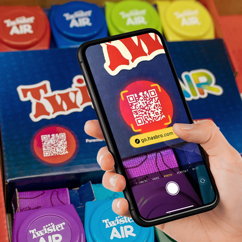  Hasbro Gaming Twister Air Game, AR App Play Game with Wrist  and Ankle Bands, Links to Smart Devices, Active Party Games for Kids and  Adults, Ages 8+