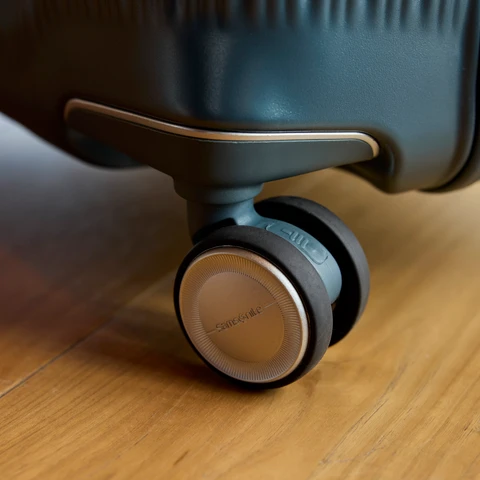 Samsonite Silhouette 18 30" Hardside Checked Luggage - Thumbnail 2