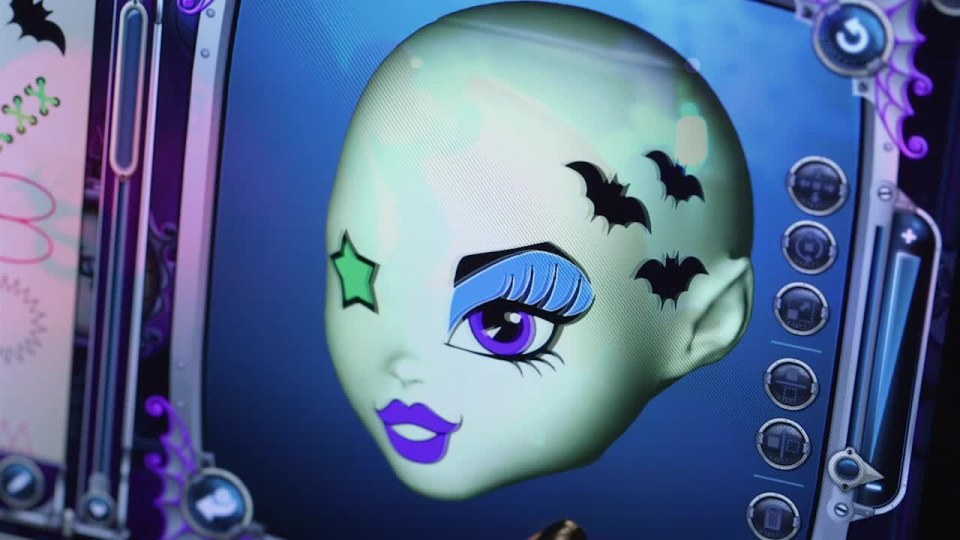 thumbnail video image 2 of Monster High Monster Maker, 2 of 9