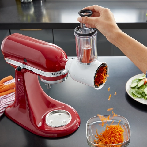 2-in-1 Feed Tube to Process a Variety of Sizes