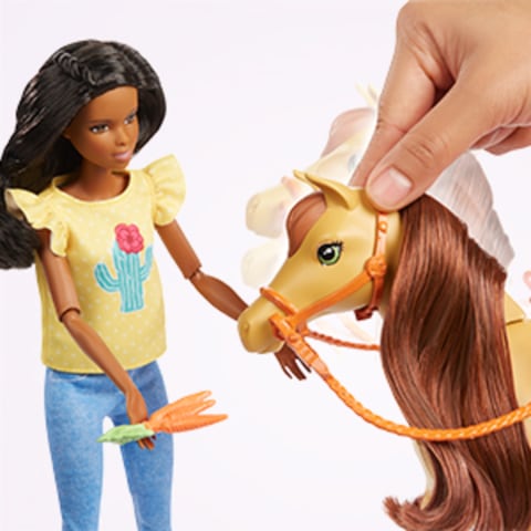 barbie hugs and horses set